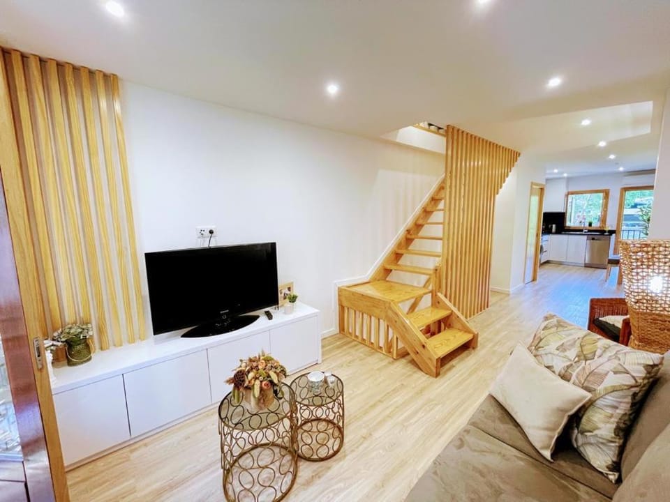 TV and multimedia, Living room, Evening entertainment