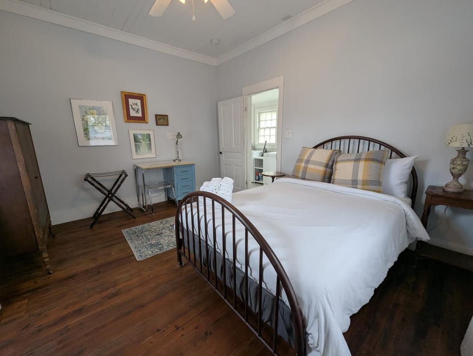Historic Durham Mill House Cozy 2BR Retreat House in Durham