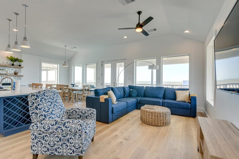 Ocean Views, Steps to Sand! Coastal Galveston Gem House in Galveston Island