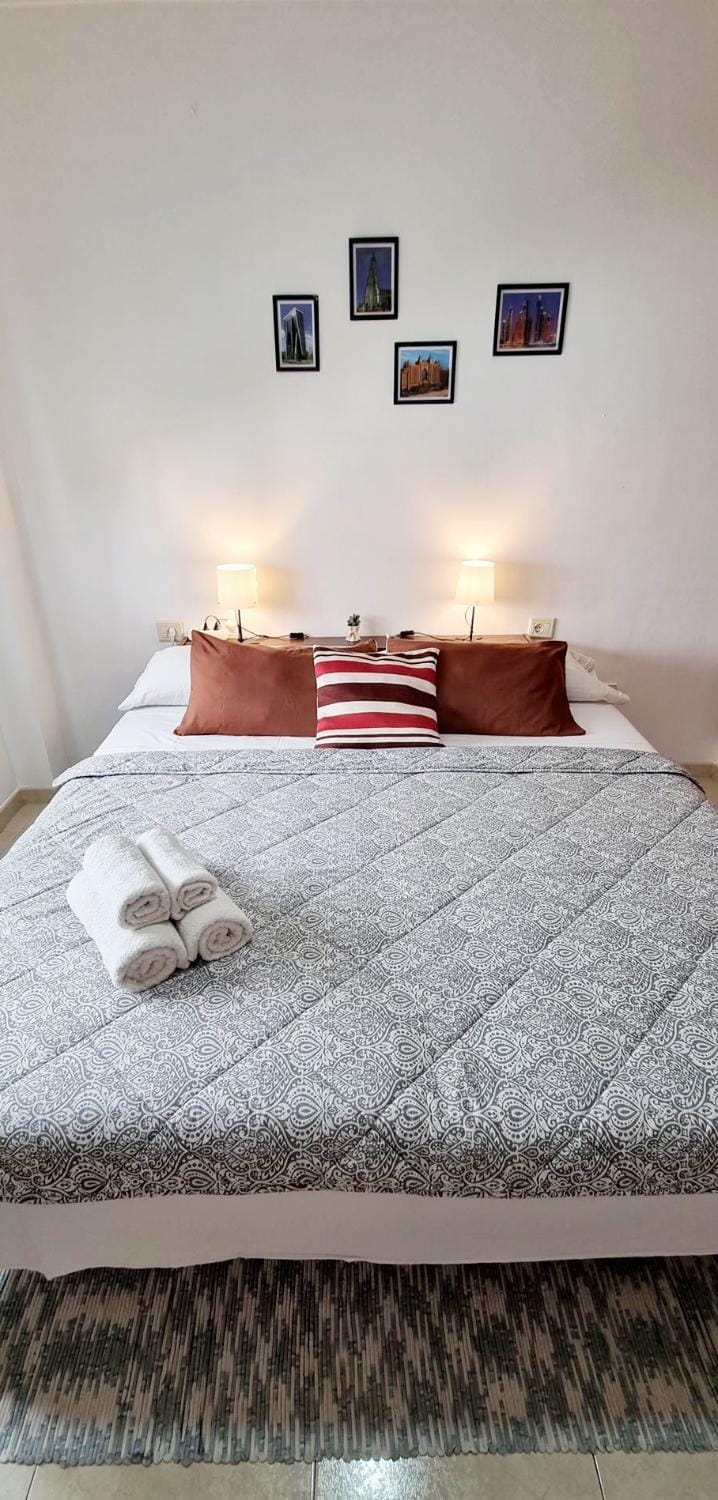 Bed, Photo of the whole room, Bedroom, towels