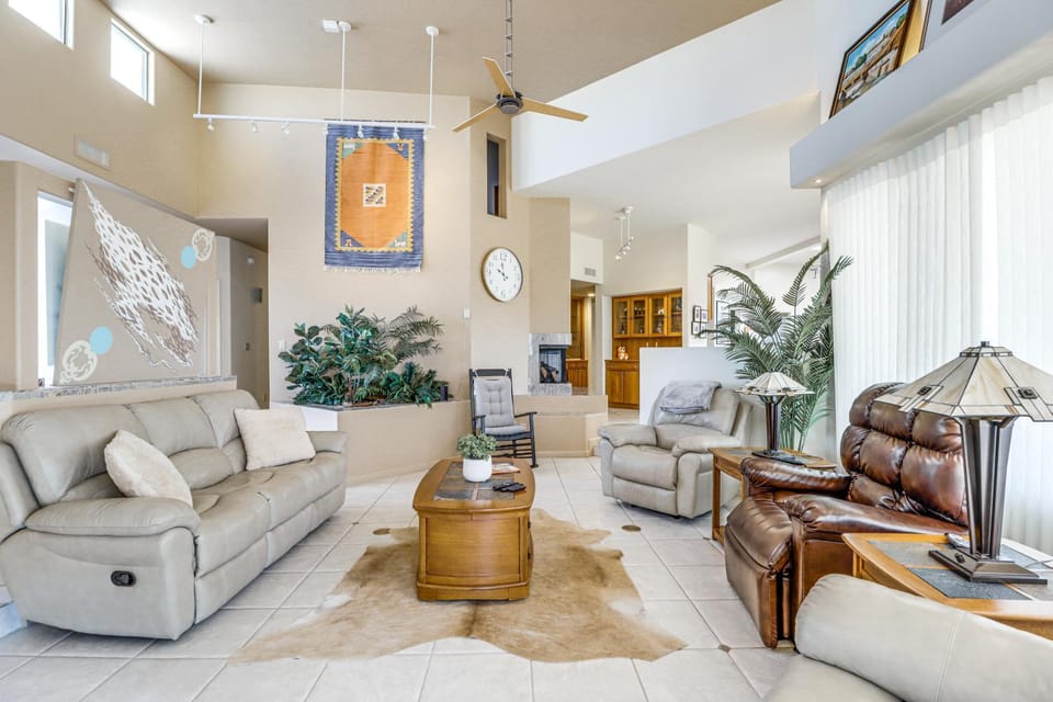 Mtn-View Oasis w/ Pool, Spa & Gym in Oro Valley! House in Tortolita