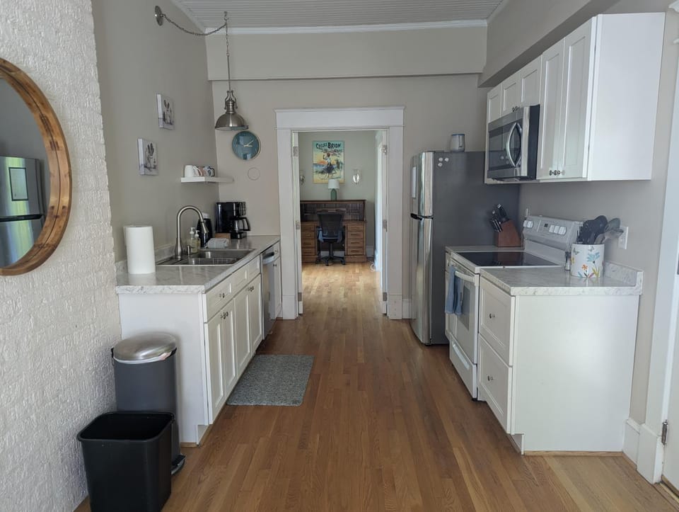 The Trinity Garden Suite, King Bed Near Duke Apartment in Durham