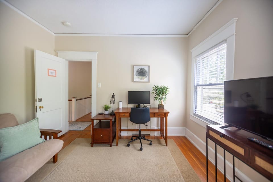 Duke Walkable Suite Historic Trinity Park Apartment in Durham