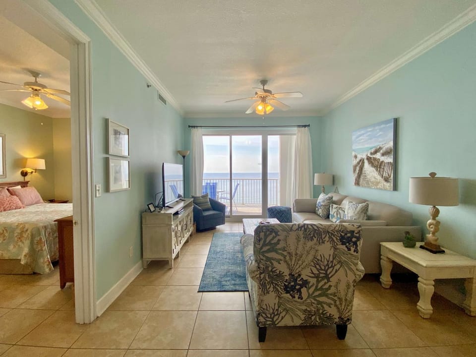Island Royale P403 by ALBVR - Beautiful Beachfront Penthouse Level Condo! House in West Beach