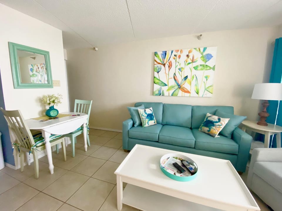 Emerald Skye 52 by ALBVR - Beautifully decorated beachfront condo House in Orange Beach