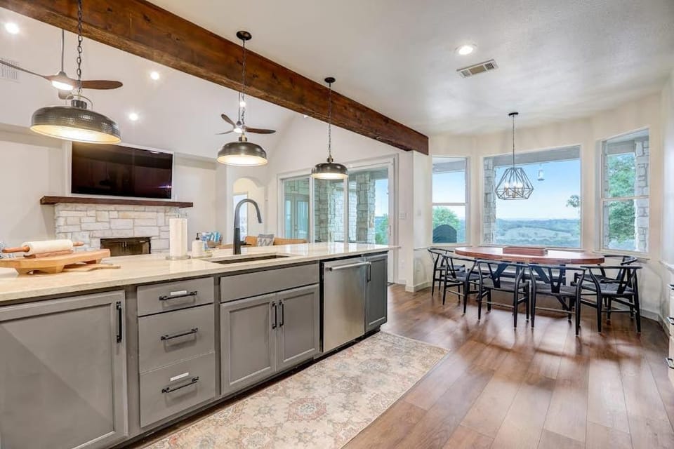 Kitchen or kitchenette, kitchen