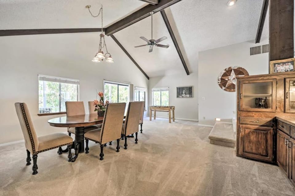 Seating area, Dining area
