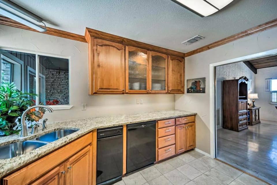 Kitchen or kitchenette, kitchen