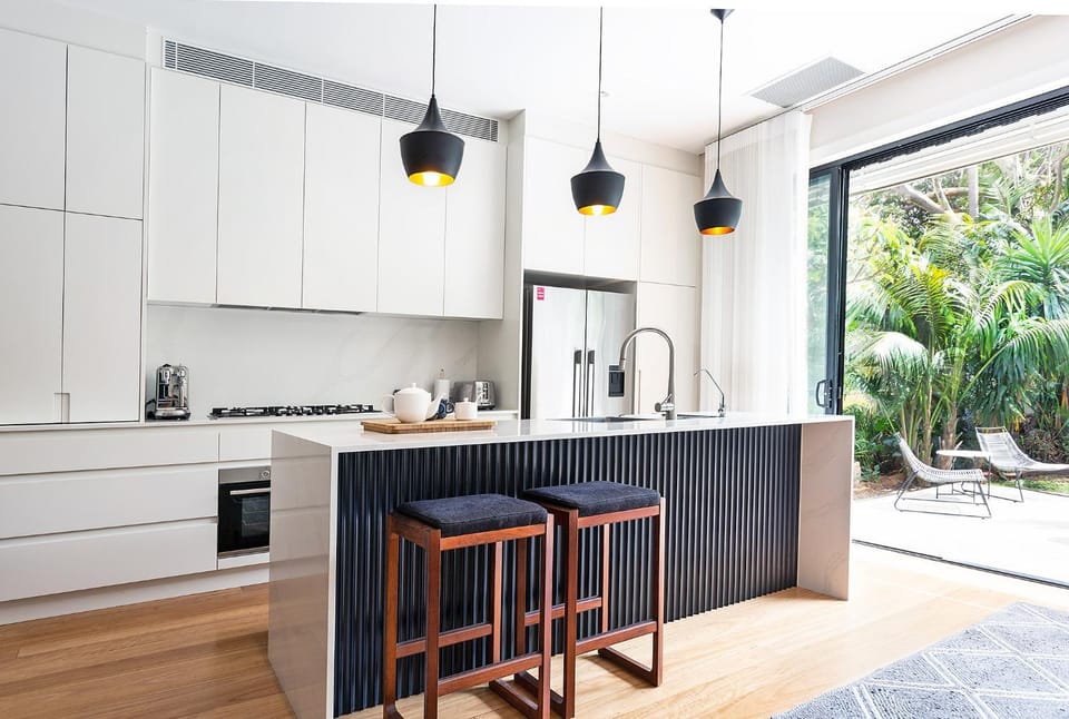 Coffee/tea facilities, Kitchen or kitchenette, stove