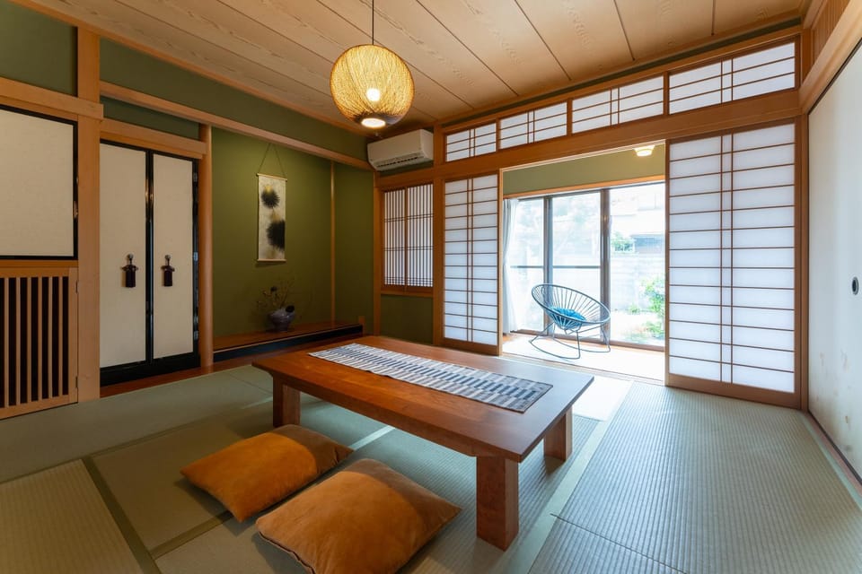 Living room, Photo of the whole room, air conditioner