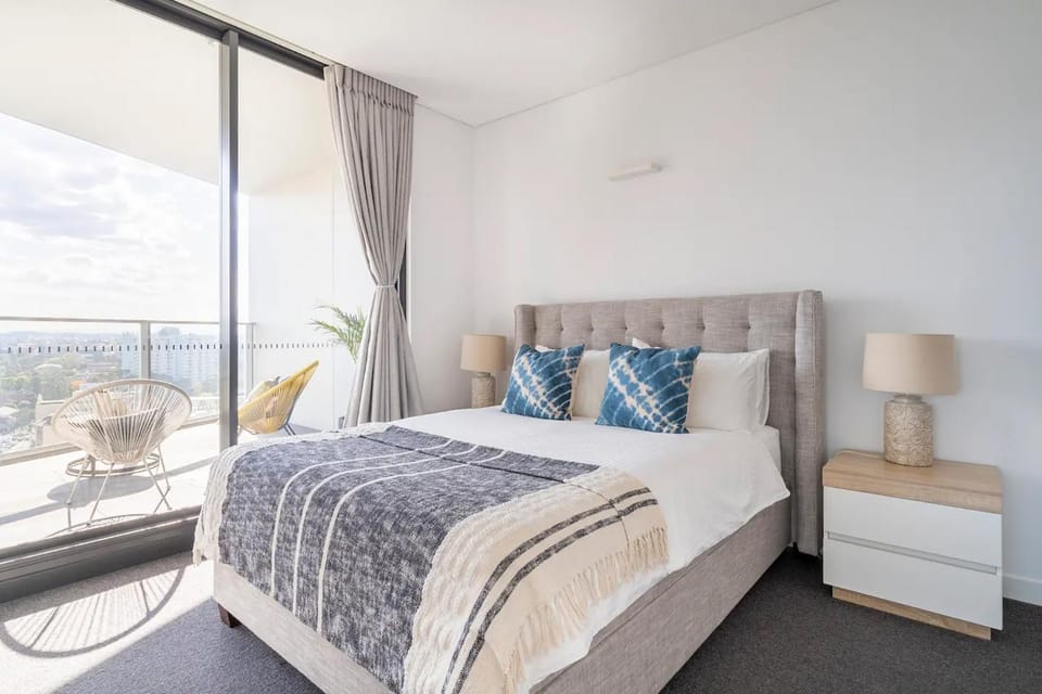 Bed, Natural landscape, Photo of the whole room, Bedroom