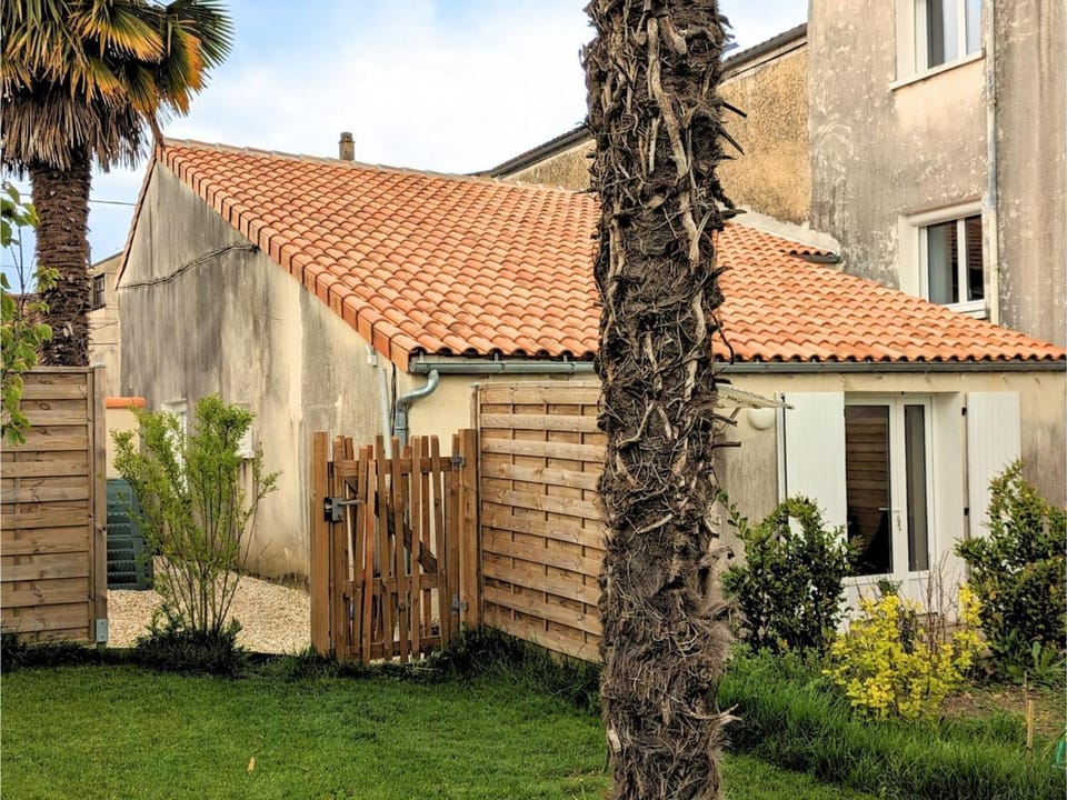 Studio confort à Angoulême avec terrasse, proche transports, idéale pour couples et bébés. - FR-1-653-231 Apartment in Angoulême
