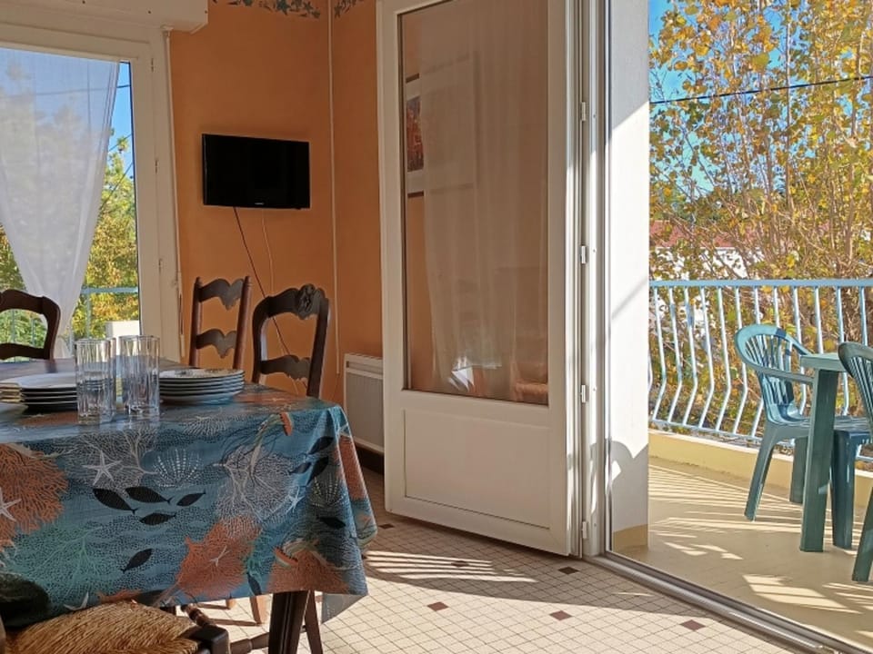 Appartement lumineux à 100m de la plage, balcon et animaux admis - FR-1-540-204 Apartment in Notre-Dame-de-Monts