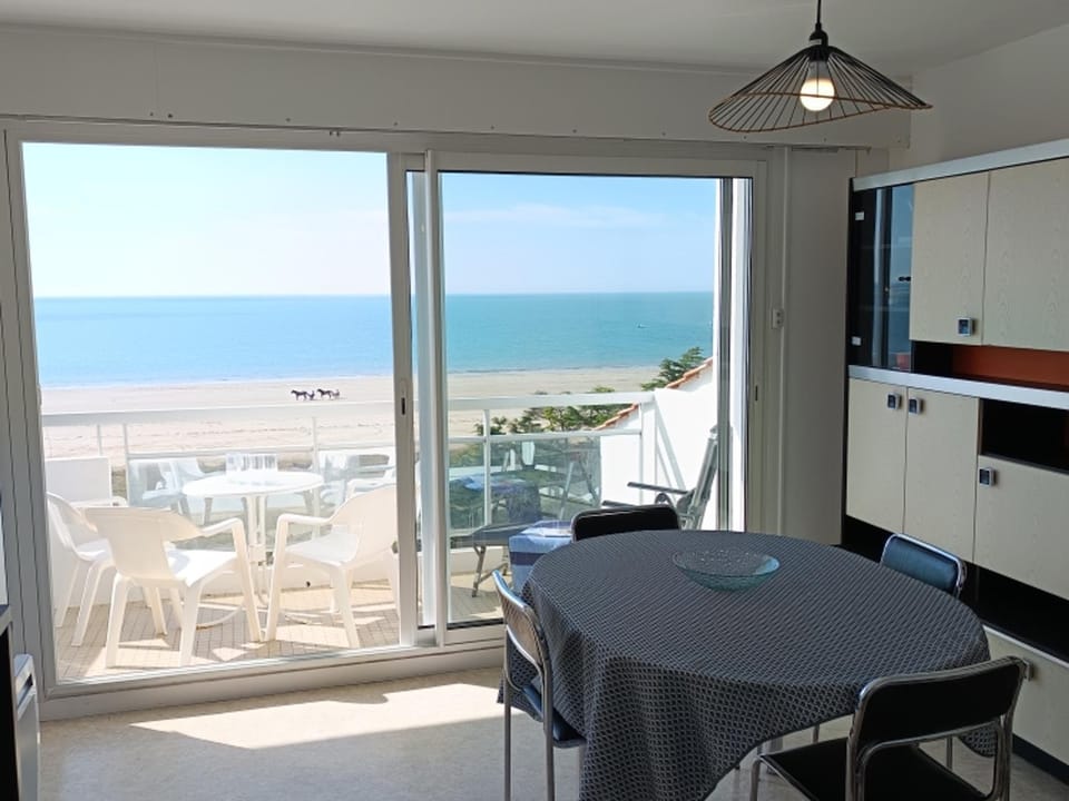 Appartement lumineux 42m² à Notre-Dame-de-Monts - 4 personnes, face mer - FR-1-540-205 Apartment in Notre-Dame-de-Monts