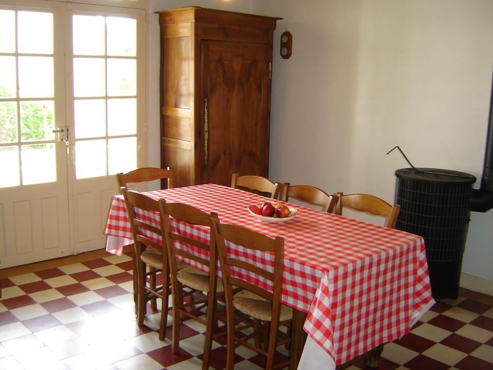 Grande maison à 150m de la plage avec jardin, WIFI, animaux admis, parking - 10 personnes - FR-1-540-241 House in Notre-Dame-de-Monts