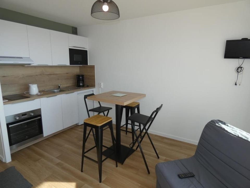Studio Face Mer à Notre-Dame-de-Monts 2 Pers - FR-1-540-258 Apartment in Notre-Dame-de-Monts