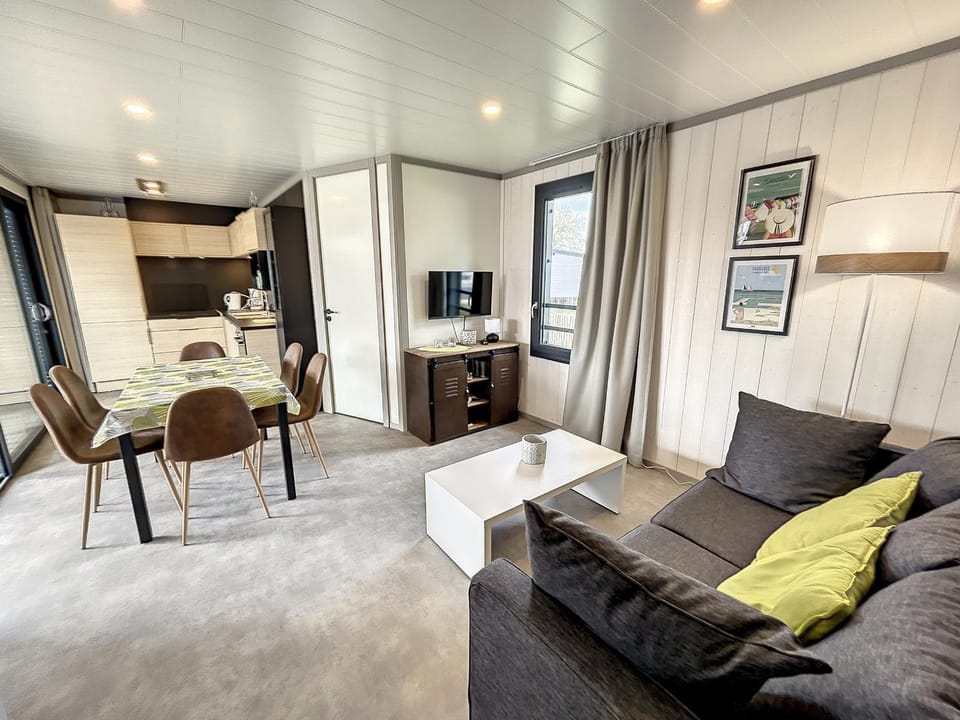 Chalet cosy avec piscine chauffée, terrasse et parking à 2 pas de la plage de Jullouville - FR-1-361-480 Chalet in Saint-Pair-sur-Mer