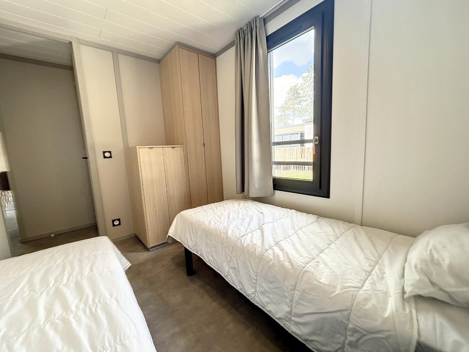 Chalet cosy avec piscine chauffée, terrasse et parking à 2 pas de la plage de Jullouville - FR-1-361-480 Chalet in Saint-Pair-sur-Mer