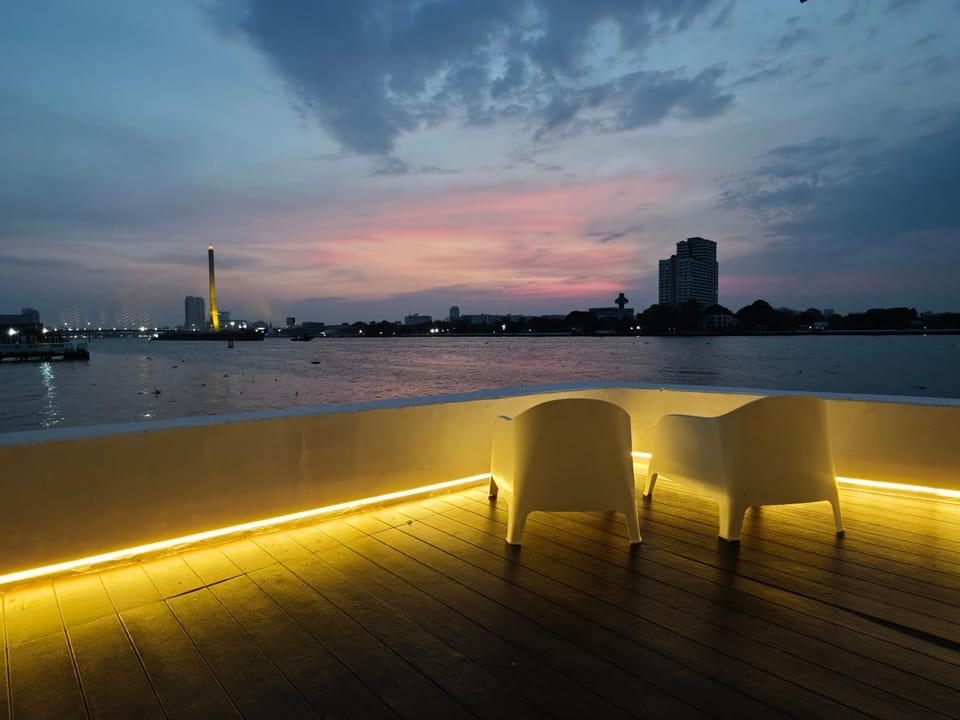 Chao phraya riverfront house Baan Rimphraya House in Bangkok