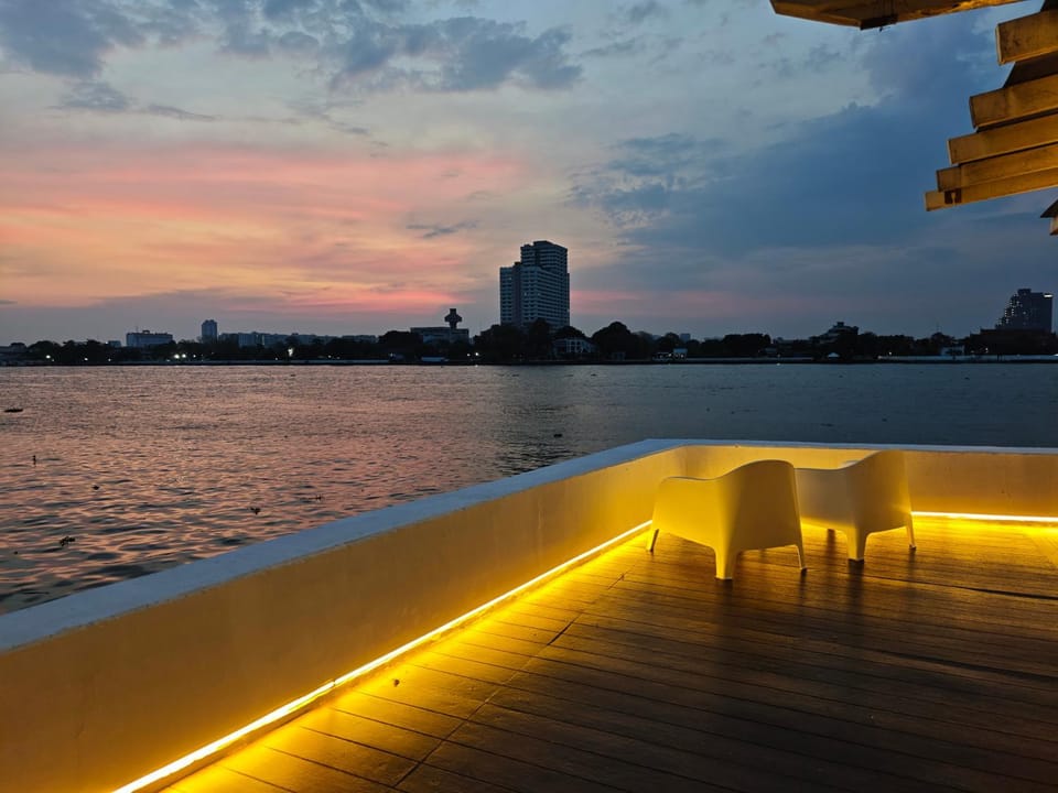 Chao phraya riverfront house Baan Rimphraya House in Bangkok