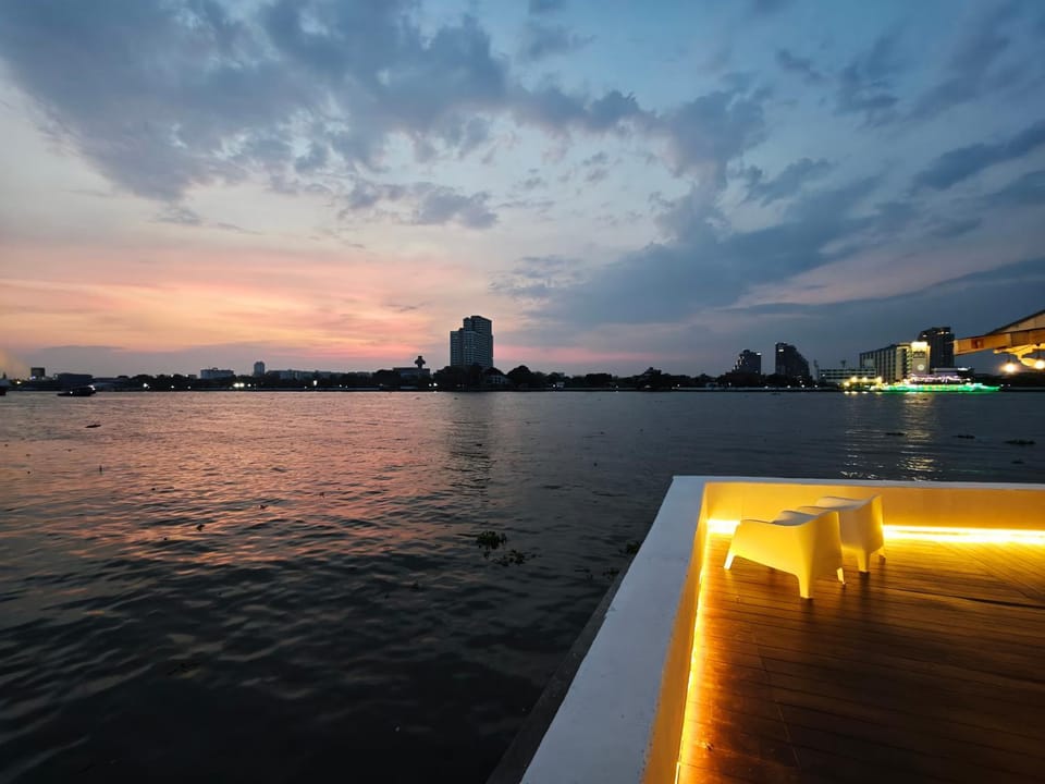 Chao phraya riverfront house Baan Rimphraya House in Bangkok