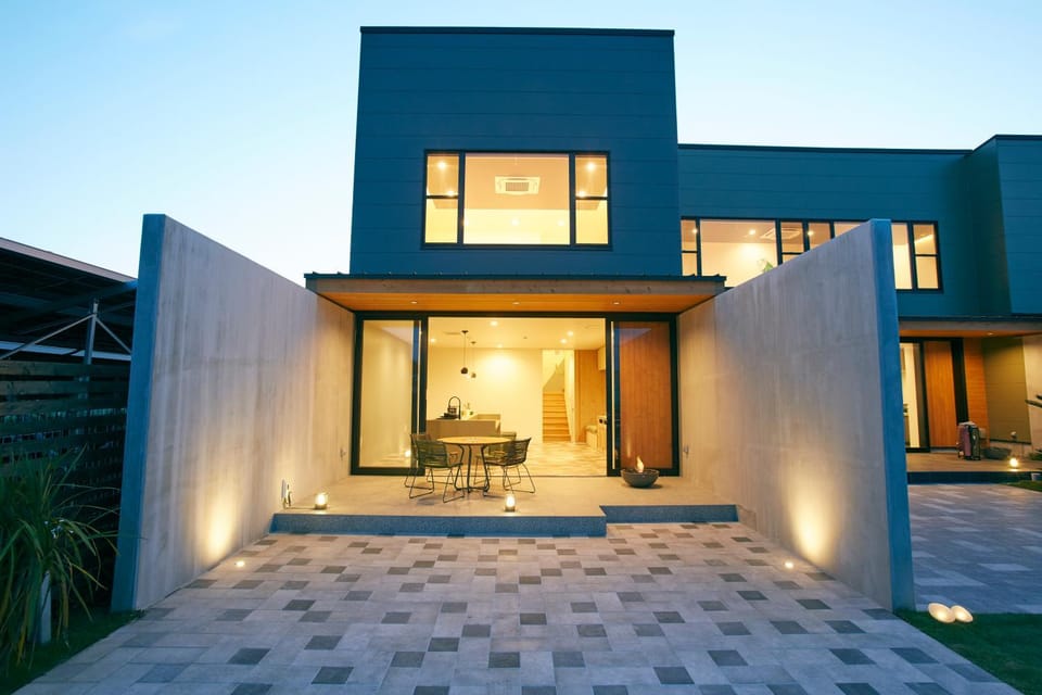 Property building, Day