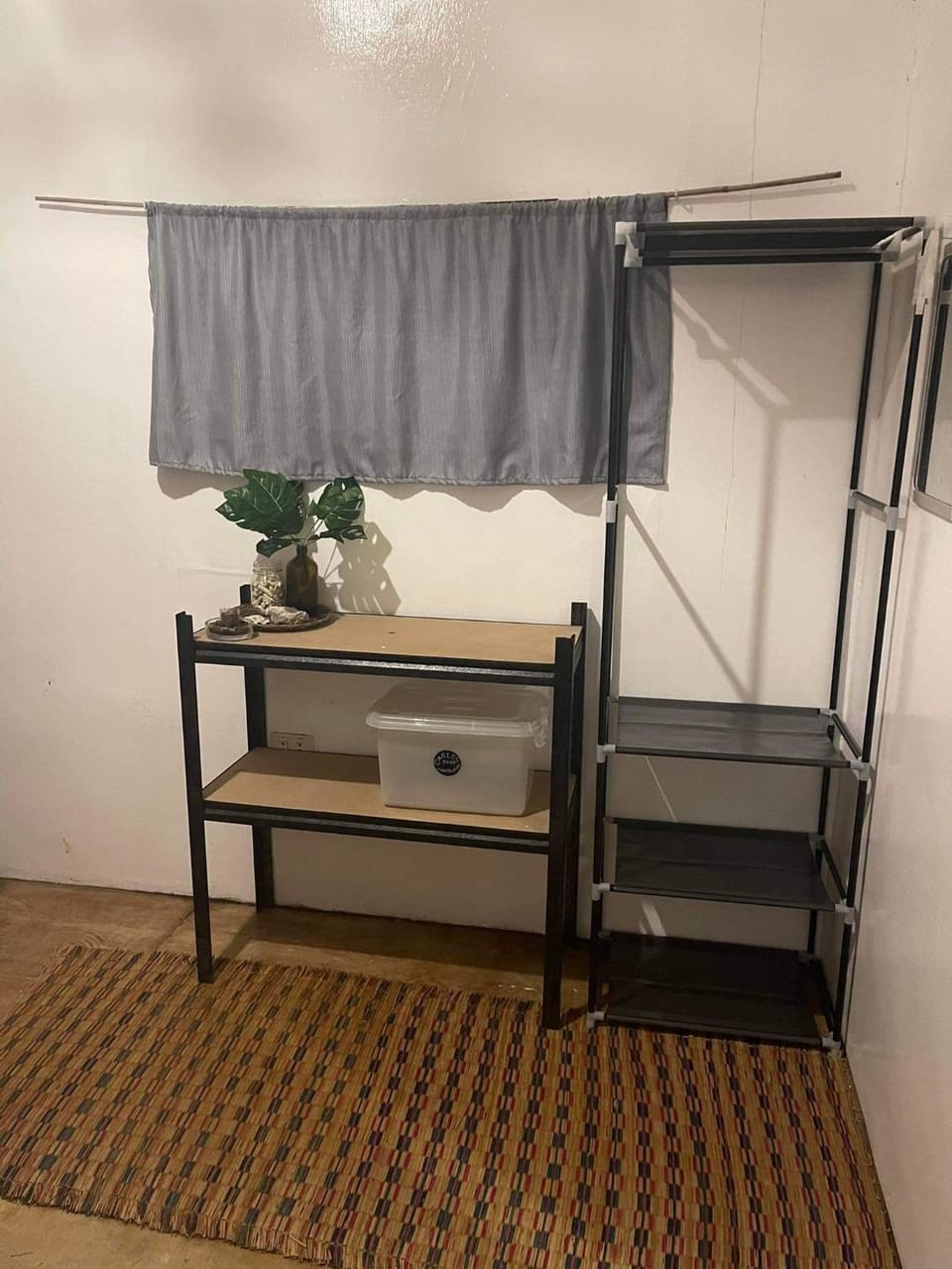 hair dresser, wardrobe