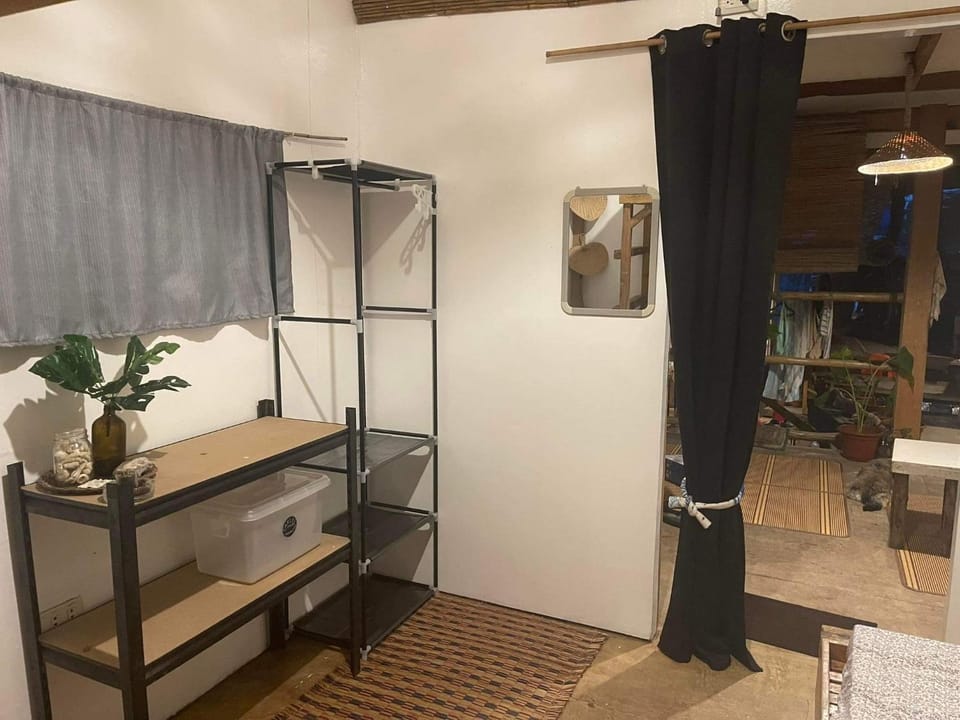 Facade/entrance, hair dresser, wardrobe
