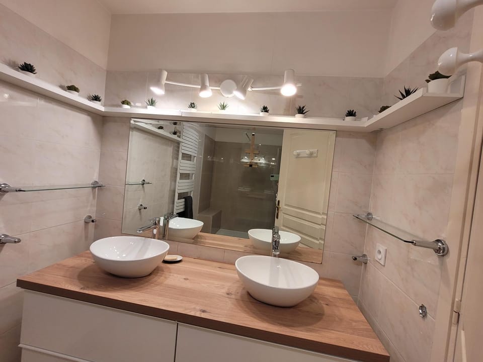 Bel appartement 2 chambres proche plage et golfs by Beds83 Apartment in Saint-Raphael