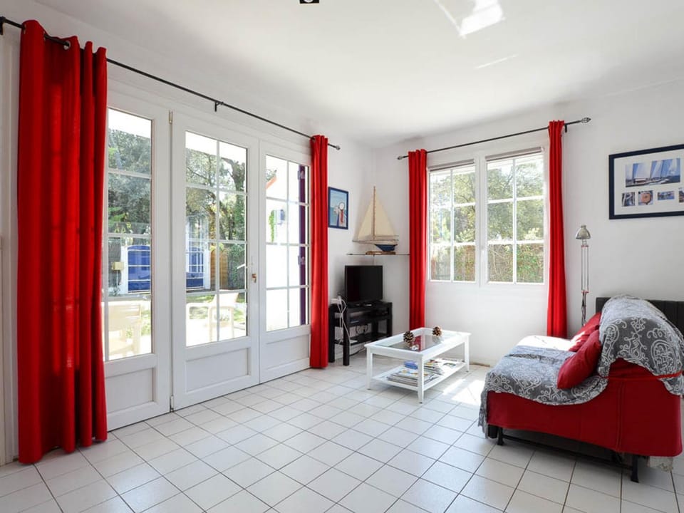 Maison 4 pièces au centre de La Palmyre - 2 chambres, animaux admis - FR-1-705-34 House in Les Mathes