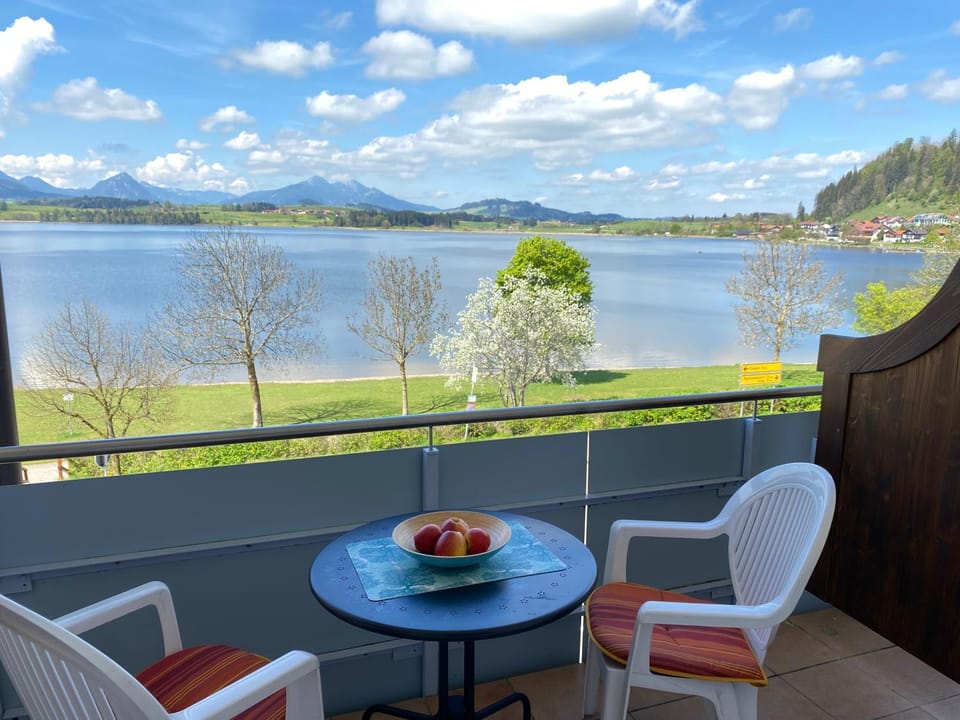 Natural landscape, View (from property/room), Balcony/Terrace, Lake view, Mountain view