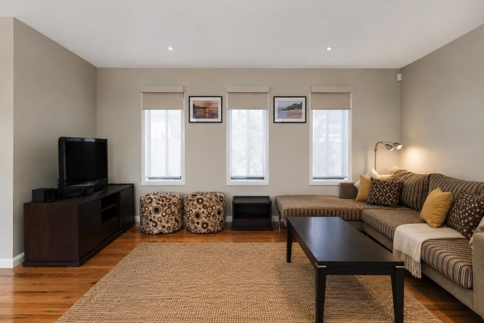 TV and multimedia, Living room, Photo of the whole room, Seating area