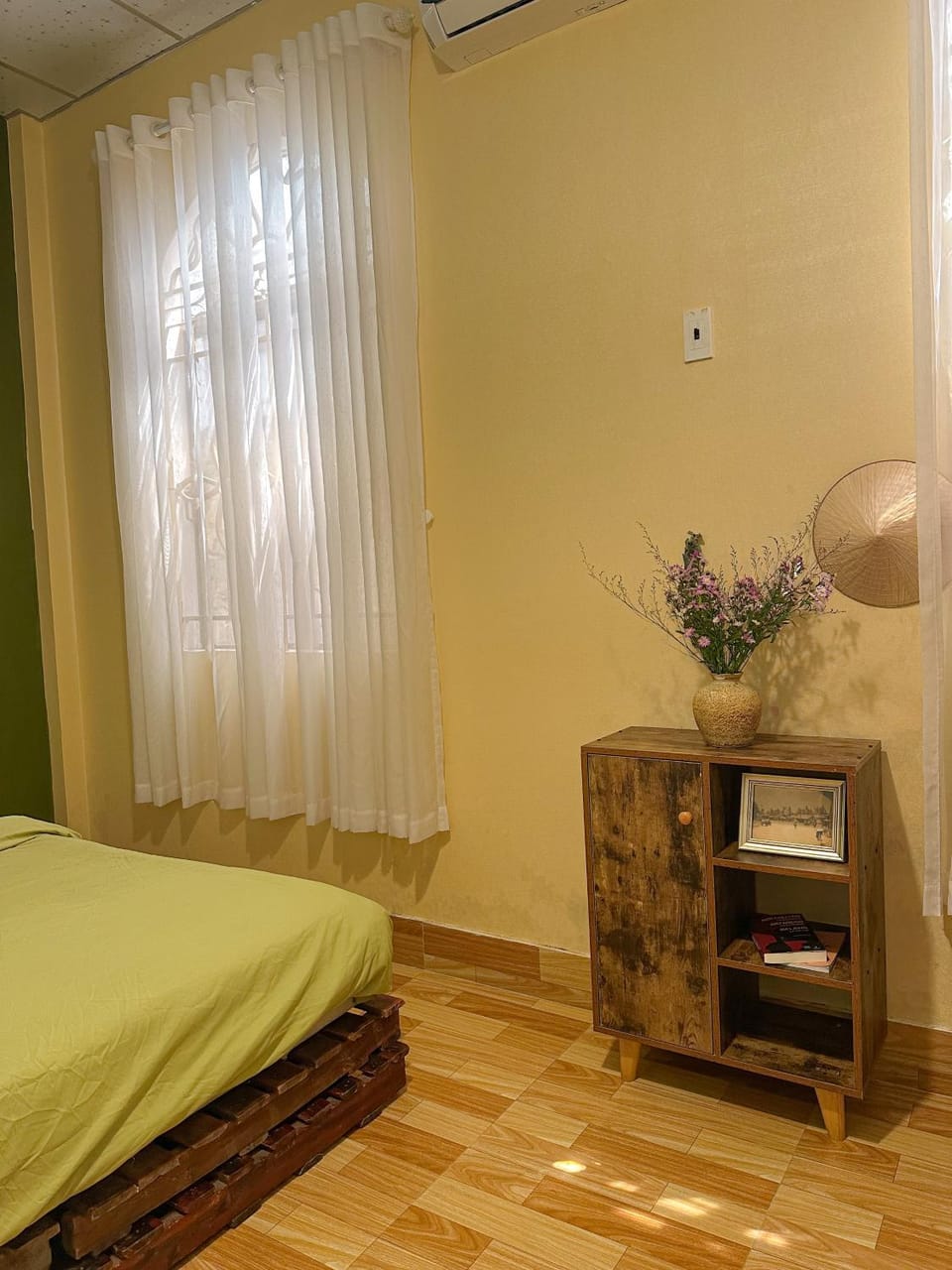 Entire First Floor - Nguyên Tầng Trệt- Nhà Mơ Homestay Bến Tre House in Cambodia