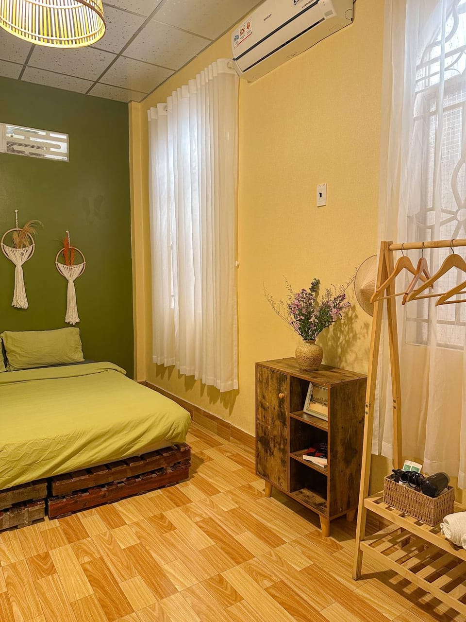 Entire First Floor - Nguyên Tầng Trệt- Nhà Mơ Homestay Bến Tre House in Cambodia
