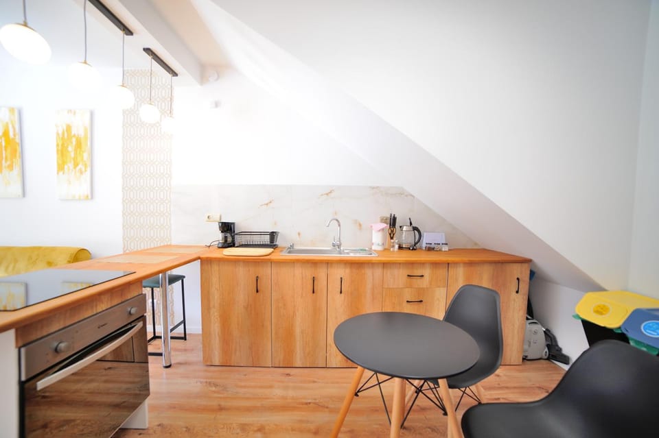 Coffee/tea facilities, Kitchen or kitchenette, Dining area