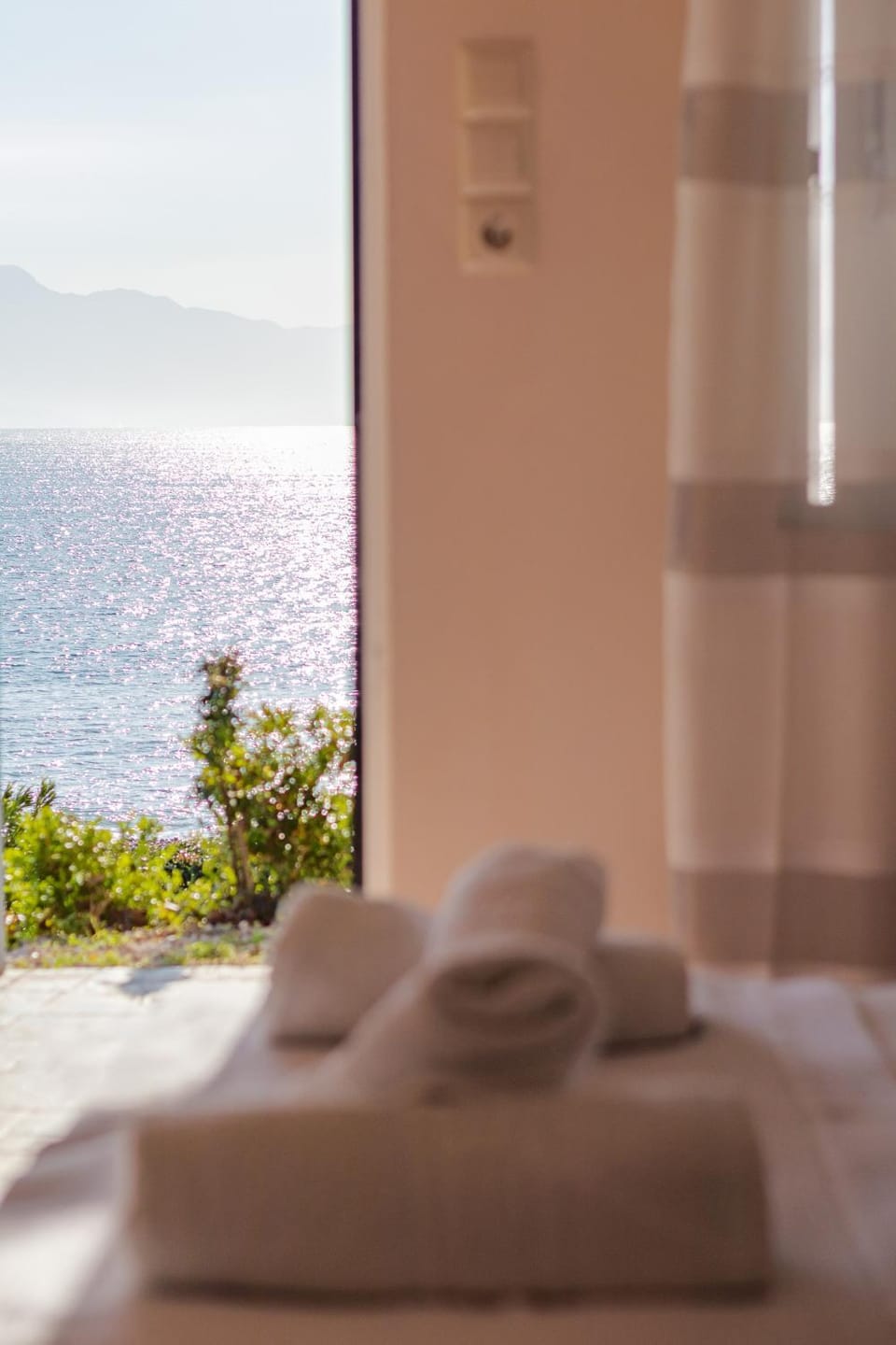 Bed, Natural landscape, Summer, Garden, Photo of the whole room, Beach, Bedroom, Sea view, towels, air conditioner