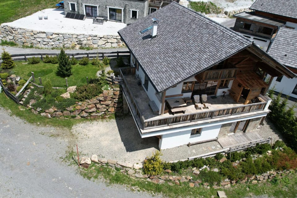 Property building, Garden, Balcony/Terrace, Pets, Pets