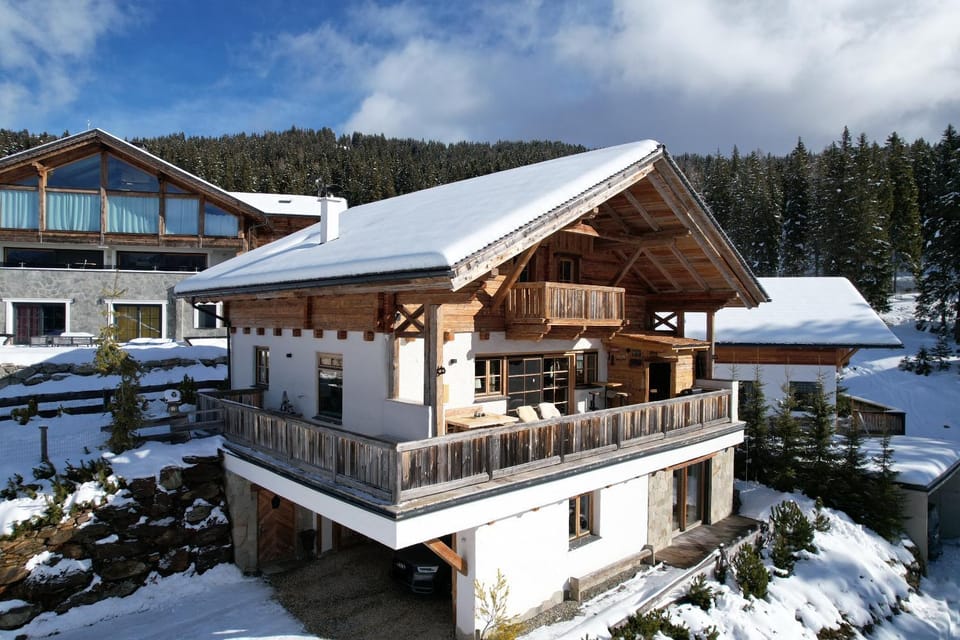 Property building, Winter, Sauna, Balcony/Terrace, Area and facilities, Parking