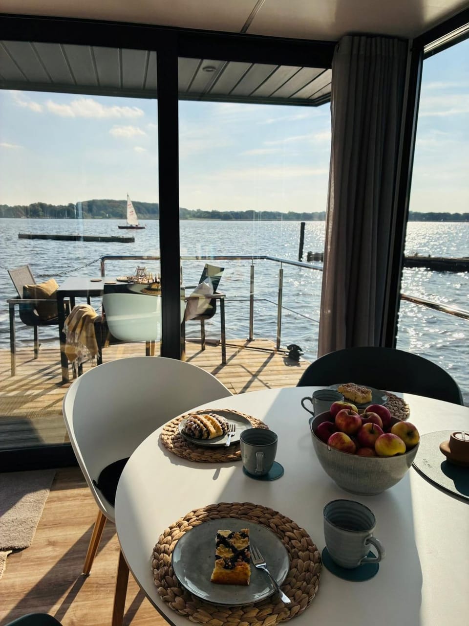 Hausboot Fjord Schleiliebe mit Biosauna und Dachterrasse in Schleswig Docked boat in Schleswig
