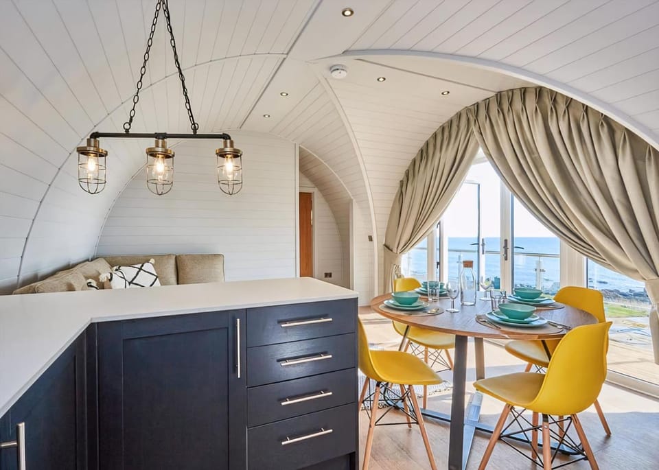 Kitchen or kitchenette, Sea view