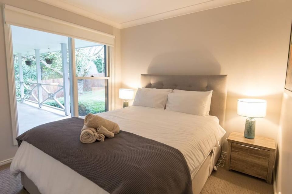 The Grange country retreat, with a birds eye view! House in Bowral