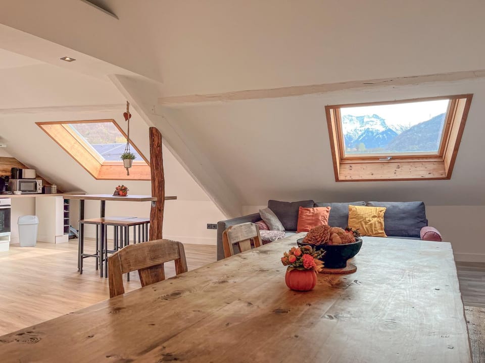 Living room, Seating area, kitchen