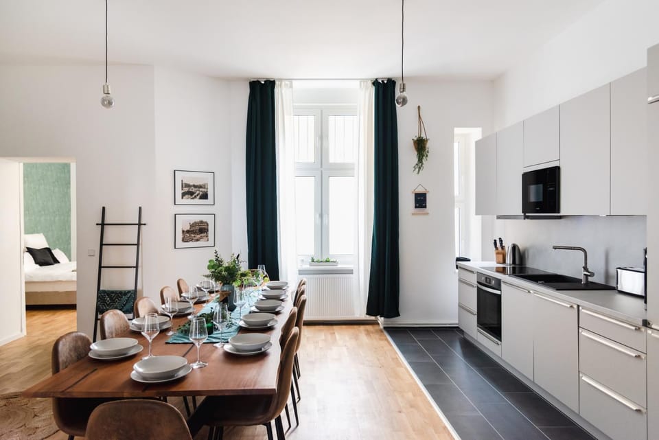Coffee/tea facilities, Kitchen or kitchenette, Living room, Photo of the whole room, Seating area, Dining area, Bedroom, minibar, pet friendly, stove