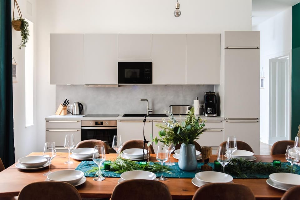 Coffee/tea facilities, Kitchen or kitchenette, Dining area, minibar, oven, pet friendly, stove, toaster