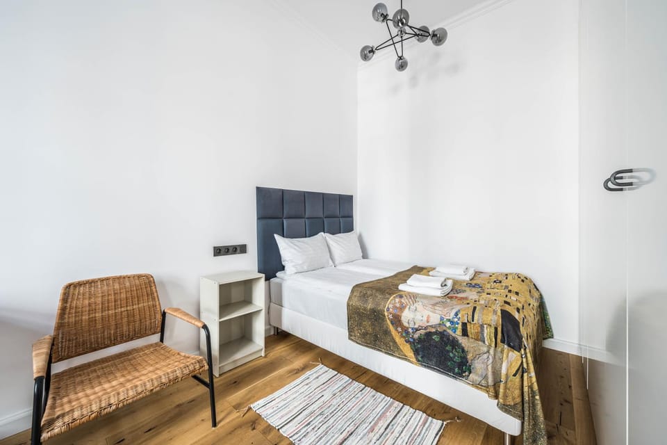 Bed, Living room