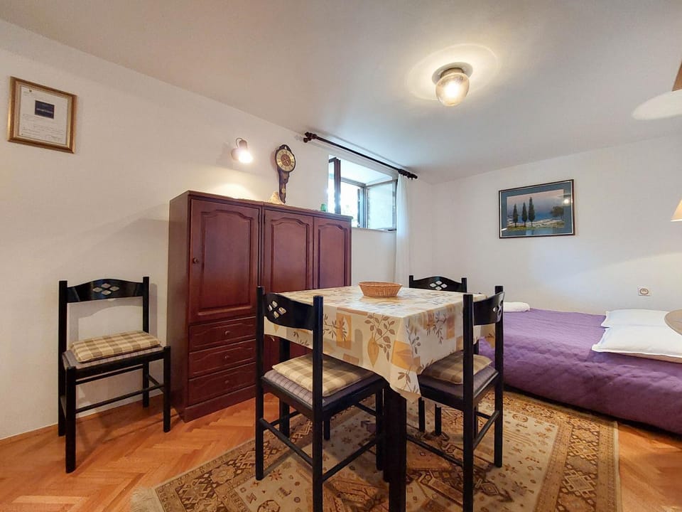 Dining area, Bedroom