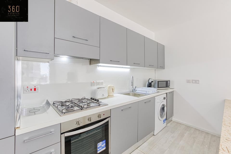 Kitchen or kitchenette, dishwasher, minibar, oven, pet friendly, stove, toaster