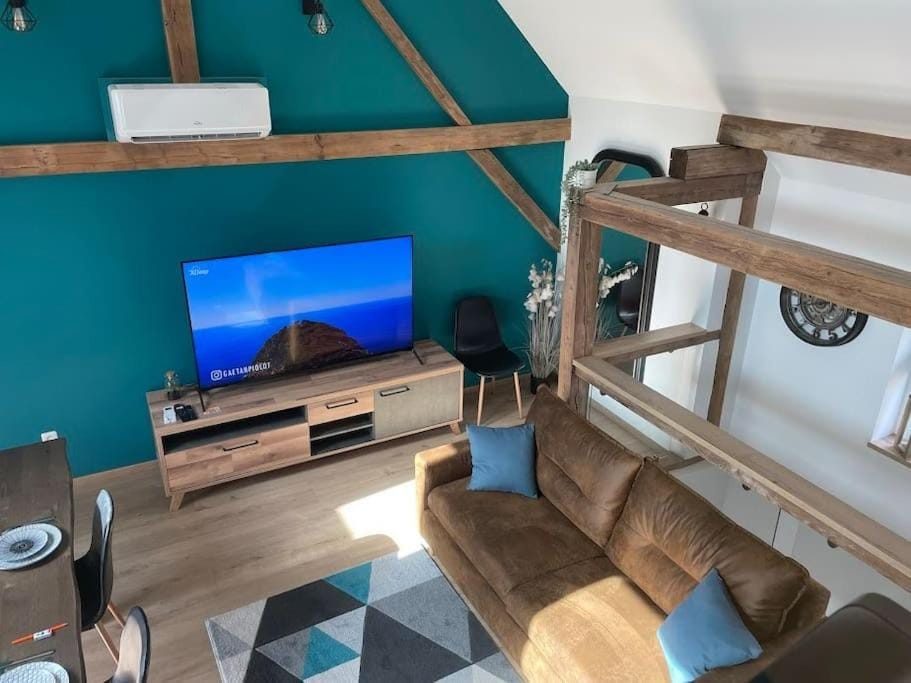 Communal lounge/ TV room, TV and multimedia, Living room, Seating area