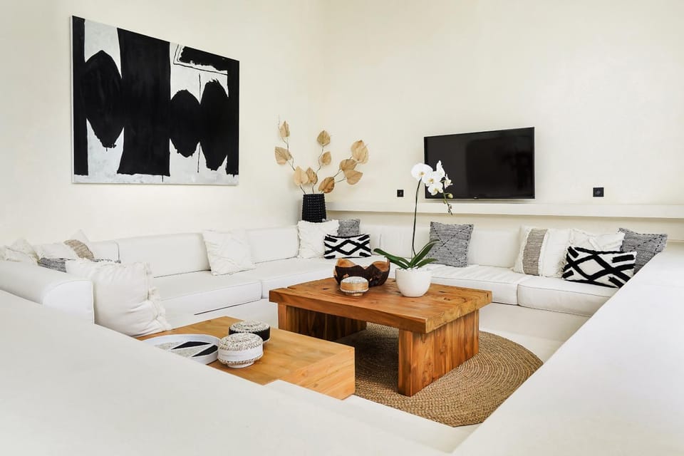 TV and multimedia, Living room, Seating area, Evening entertainment