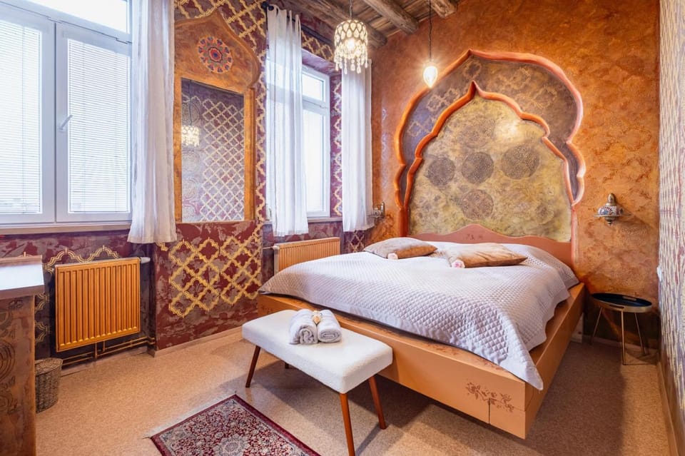 Bed, Decorative detail, Bedroom, towels
